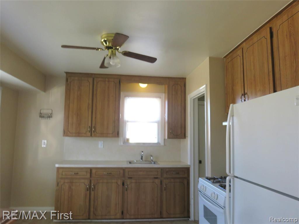 21740 Rausch Avenue Eastpointe, MI 48021 - Photo 7 of 25