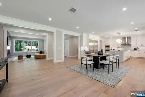 $3,499,000 | 520 Clinton Avenue, Wyckoff, NJ 07481