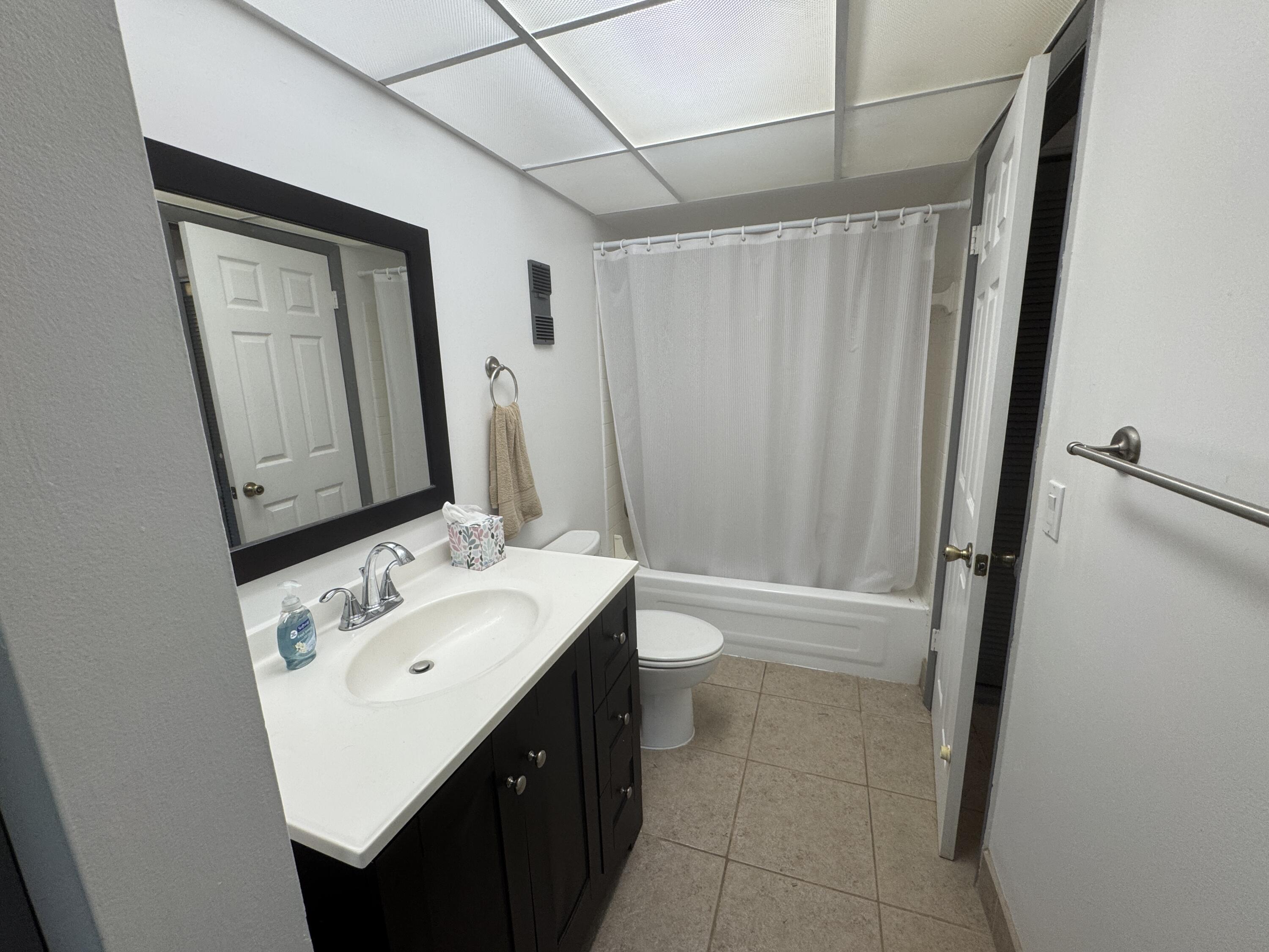 450 Northwest 20th Street Boca Raton, FL 33431 - Photo 14 of 22 Bathroom 1
