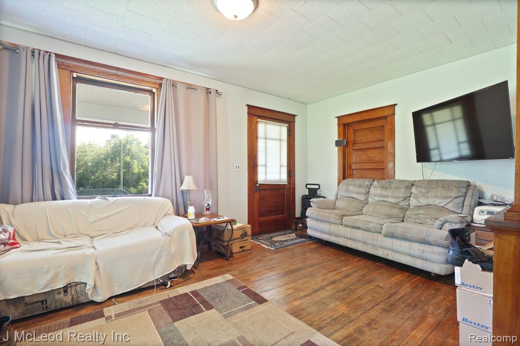 9050 Van Cleve Road Vassar, MI 48768 - Photo 7 of 57