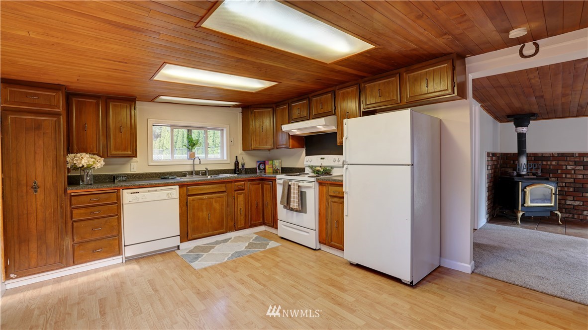 15630 Southeast 144th Street Renton, WA 98059 - Photo 8 of 24