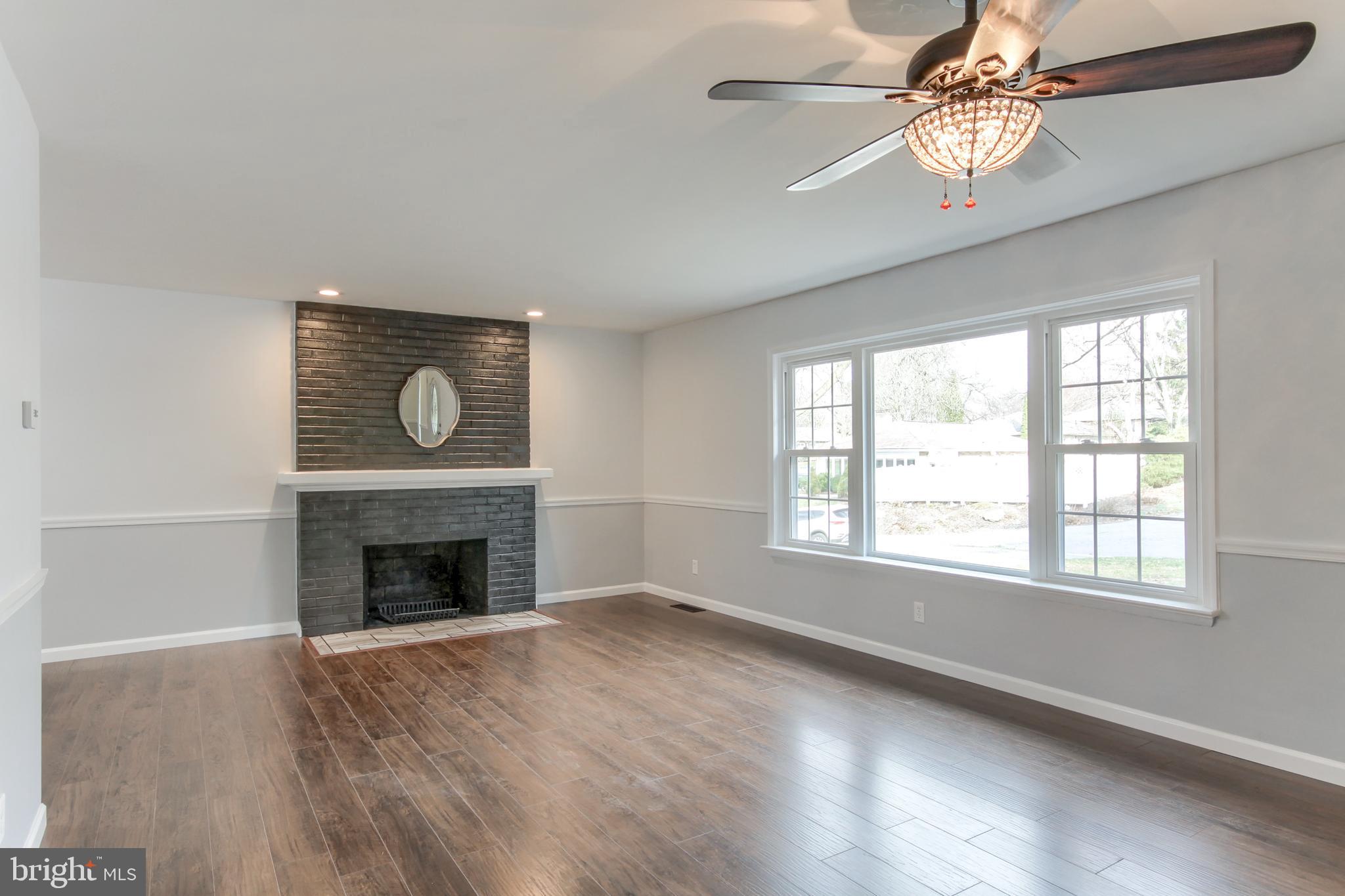 609 Boundbrook Road Harrisburg, PA 17109 - Photo 11 of 42 Living Room