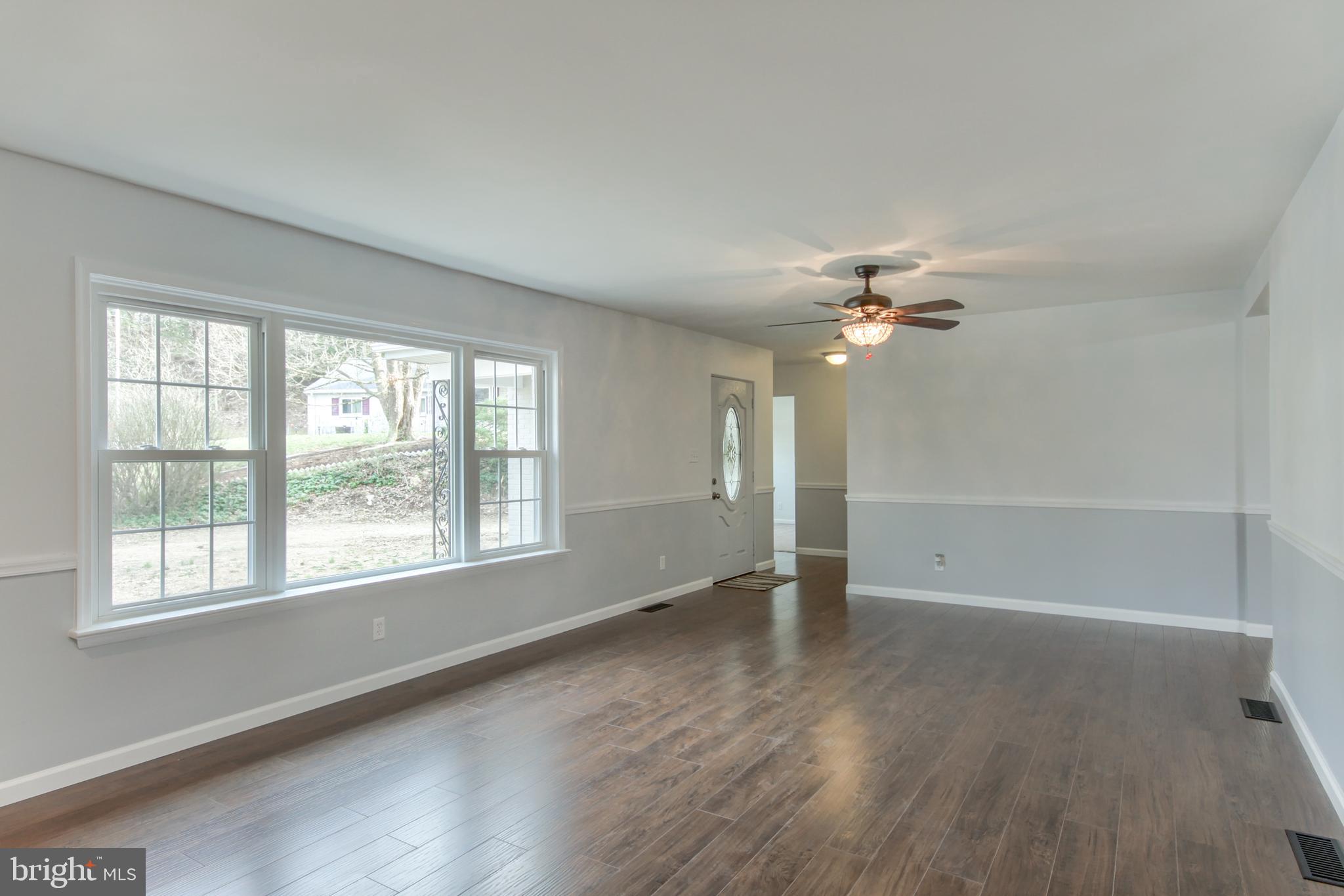 609 Boundbrook Road Harrisburg, PA 17109 - Photo 13 of 42 Living Room