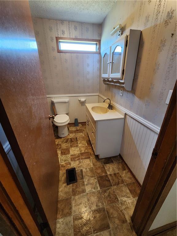 4706 Iowa Street Waco, TX 76705 - Photo 18 of 21 a bathroom with a sink and mirror