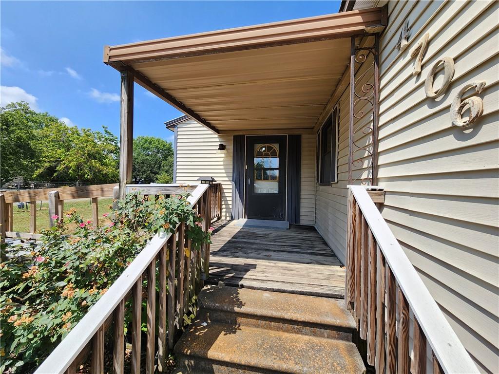 4706 Iowa Street Waco, TX 76705 - Photo 7 of 21 a view of entryway with outdoor seating