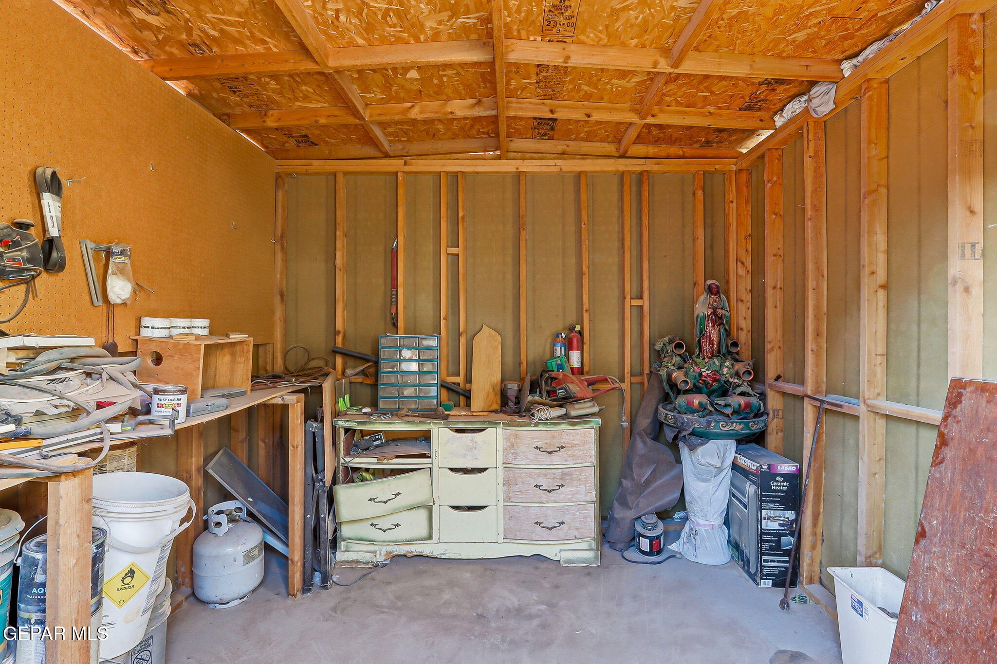116 Tamarisk Street Anthony, TX 79821 - Photo 24 of 36 a view of a walk in closet