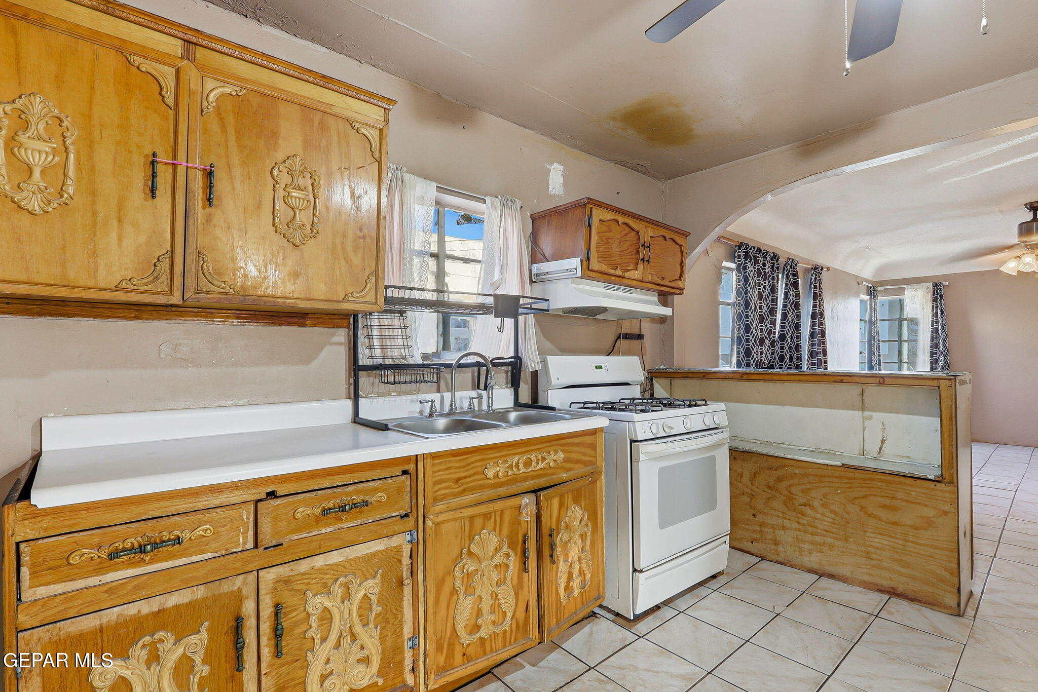 116 Tamarisk Street Anthony, TX 79821 - Photo 6 of 36 a kitchen with cabinets and appliances