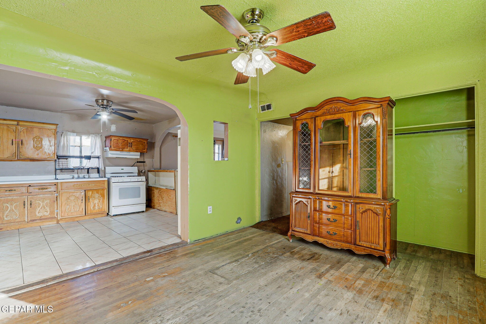 116 Tamarisk Street Anthony, TX 79821 - Photo 9 of 36 a view of kitchen with cabinets and stainless steel appliances