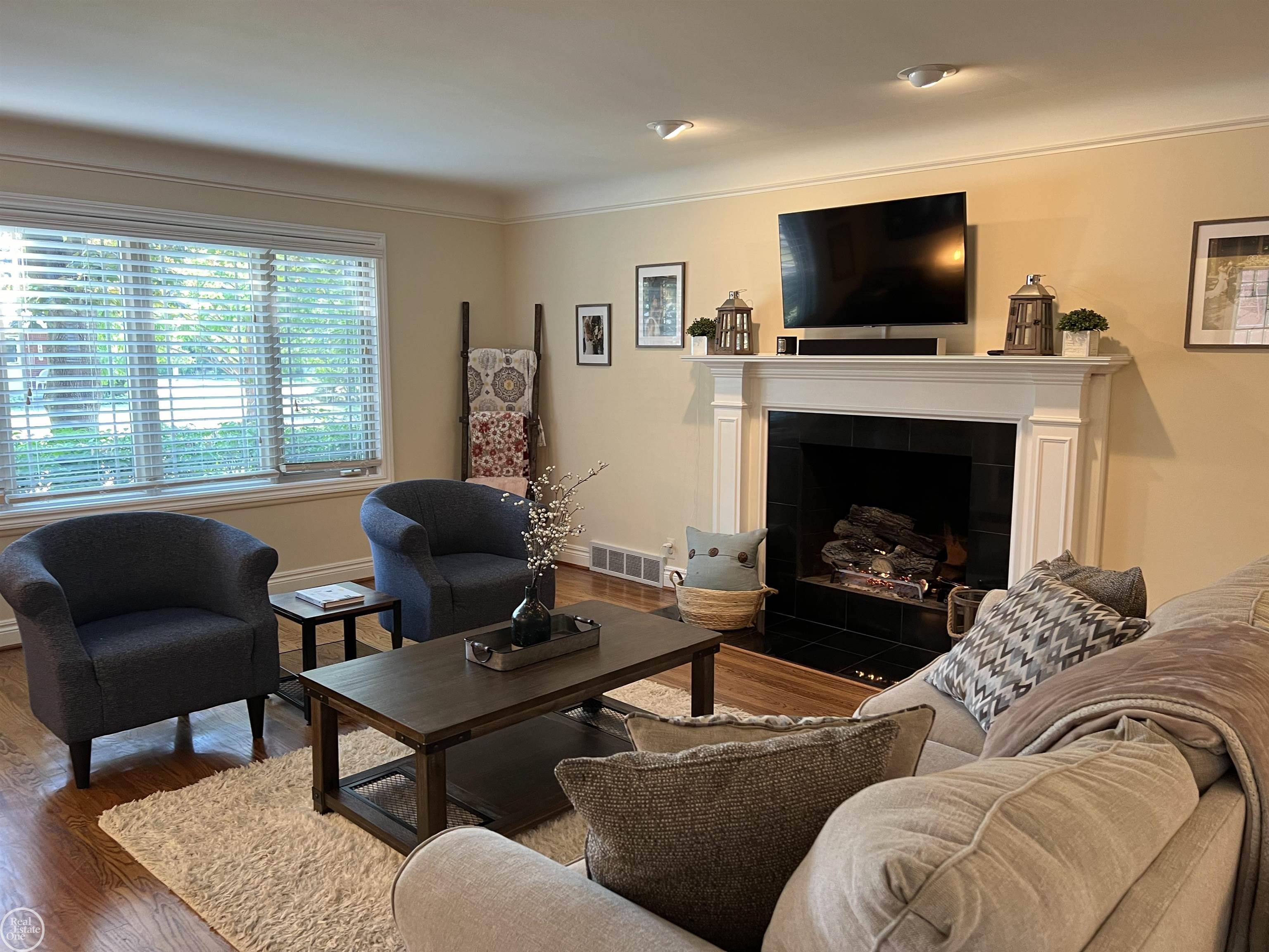 1870 Prestwick Road Grosse Pointe, MI 48236 - Photo 8 of 66 50155436-fbcd73b3-f191-4654-abdc-1635f5c8034a.JPG