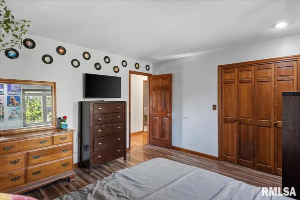 $330,000 | 6487 Rentshler Road, Rochester, IL 62563