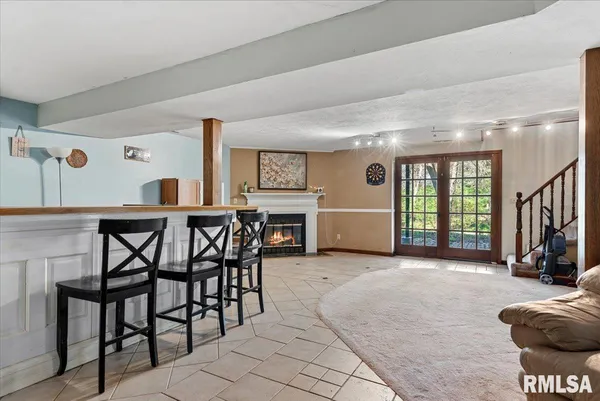 $330,000 | 6487 Rentshler Road, Rochester, IL 62563