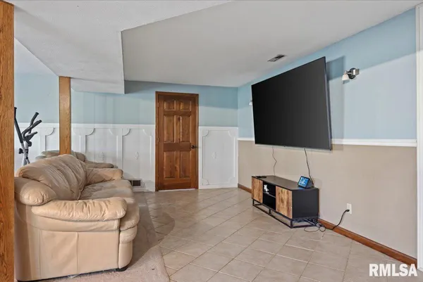 $330,000 | 6487 Rentshler Road, Rochester, IL 62563