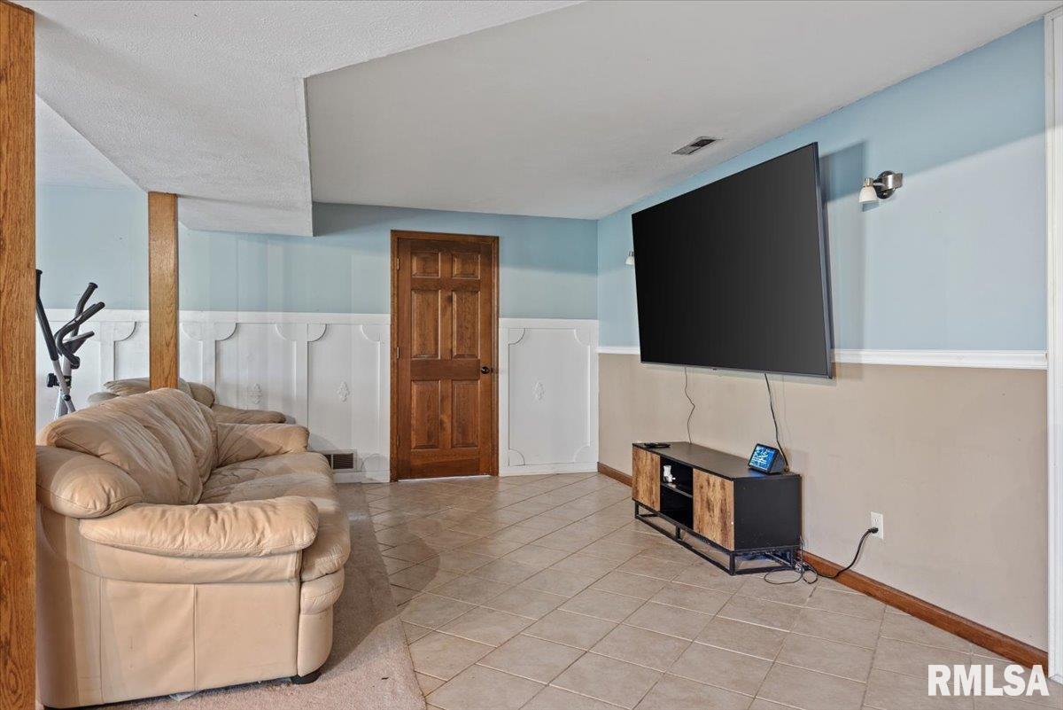 6487 Rentshler Road Rochester, IL 62563 - Photo 24 of 47