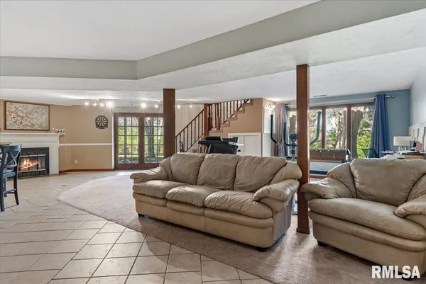 $330,000 | 6487 Rentshler Road, Rochester, IL 62563