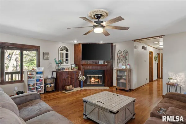 $330,000 | 6487 Rentshler Road, Rochester, IL 62563