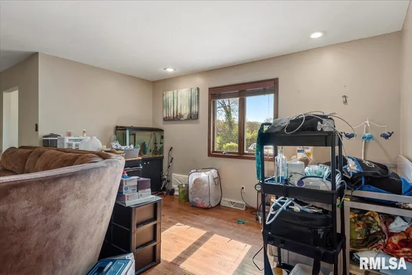 $330,000 | 6487 Rentshler Road, Rochester, IL 62563