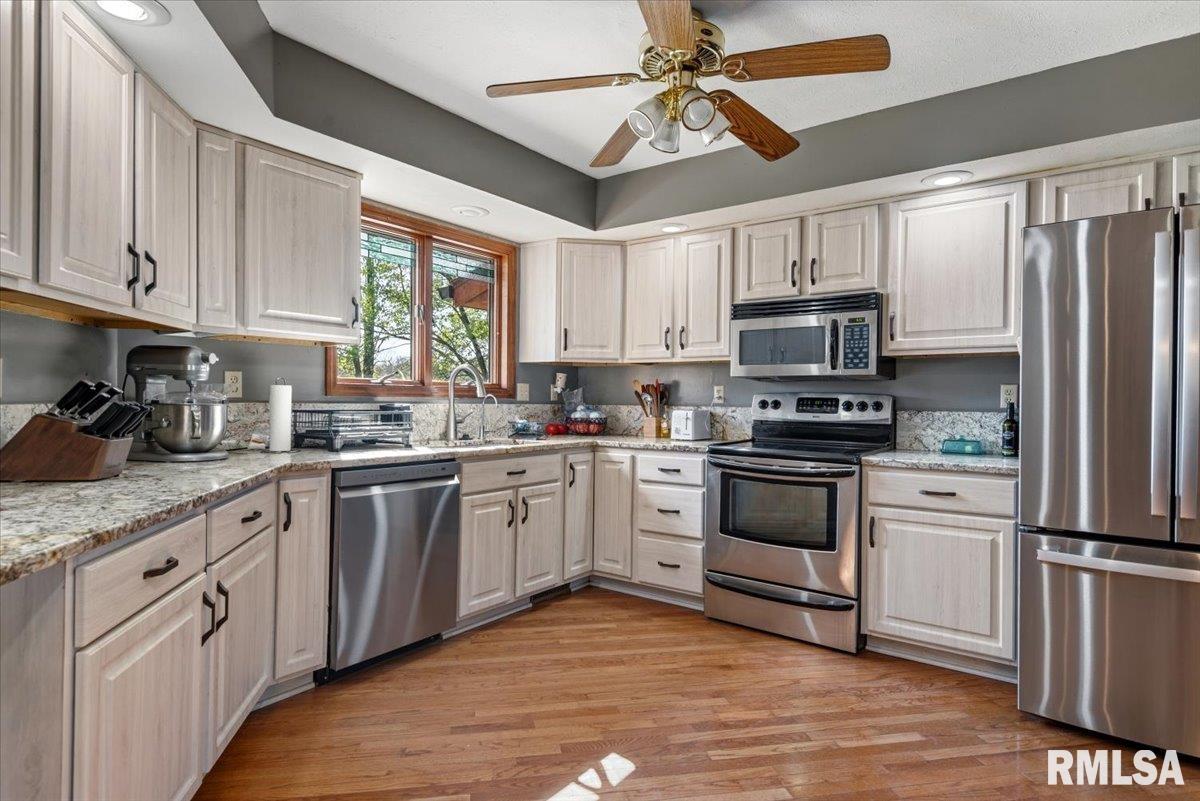 6487 Rentshler Road Rochester, IL 62563 - Photo 8 of 47