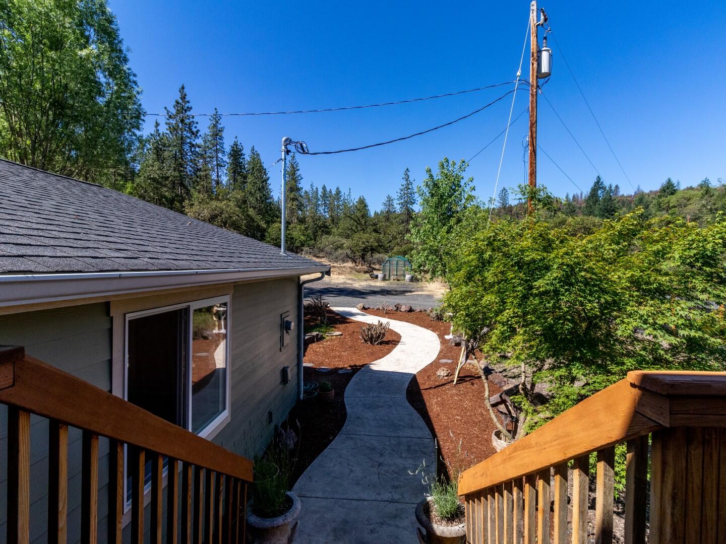 3441 North Obenchain Road Eagle Point, OR 97524 - Photo 27 of 36 29