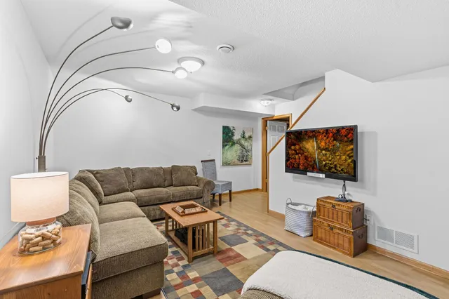 $642,000 | 1200 Creekside Crossing, Stillwater, MN 55082