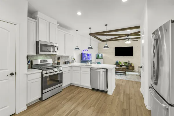 $2,650 | 5526 Hyde Park Drive, Pasadena, TX 77505