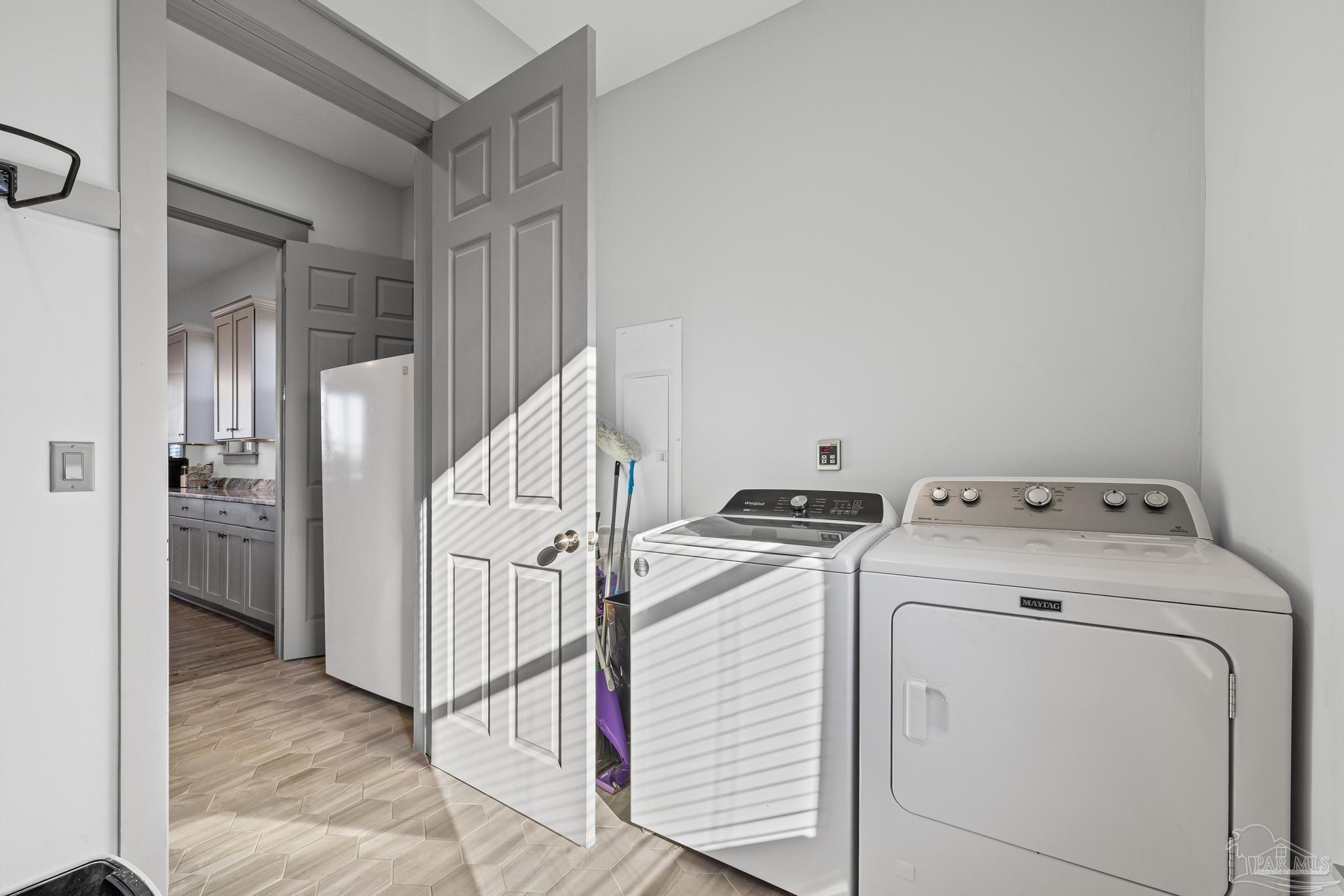 305 Garcon Point Road Milton, FL 32583 - Photo 25 of 72 a utility room with dryer and washer