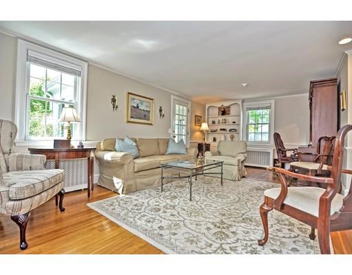 24 Pilgrim Road Wellesley, MA 02481 - Photo 3 of 29
