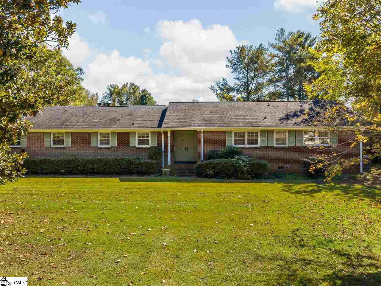 27 Rollingreen Road Greer, SC 29651 - Photo 4 of 32 Gallery Image 4