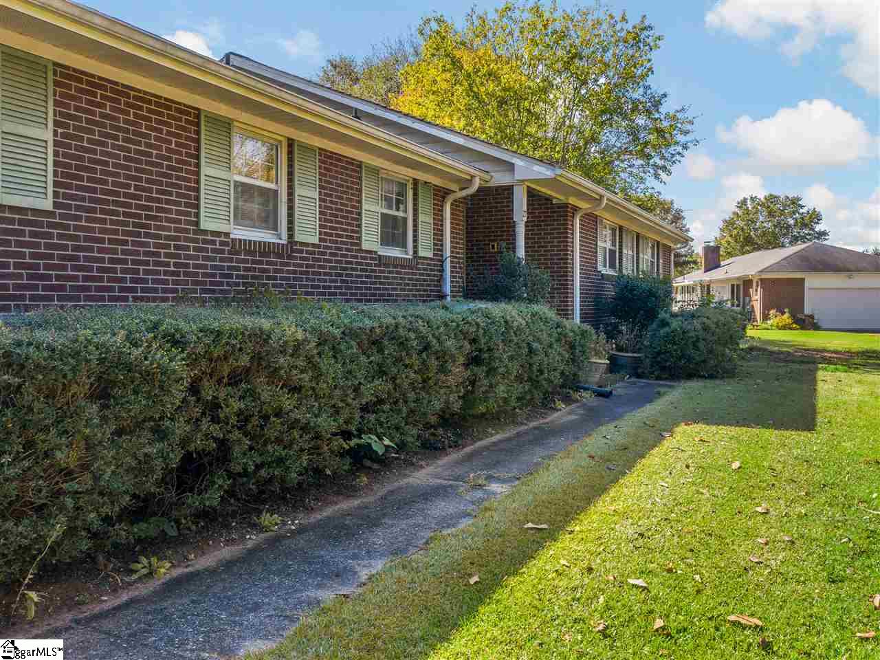 27 Rollingreen Road Greer, SC 29651 - Photo 6 of 32 Gallery Image 6