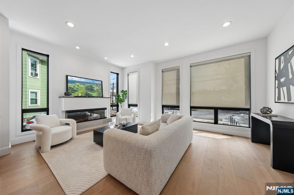 43 Grove Street Tenafly, NJ 07670 - Photo 4 of 37