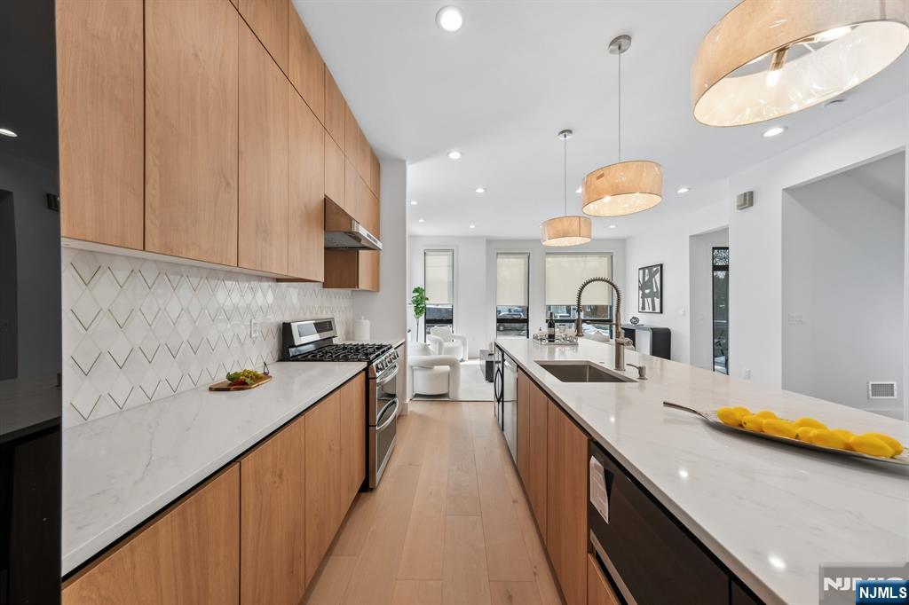 43 Grove Street Tenafly, NJ 07670 - Photo 9 of 37