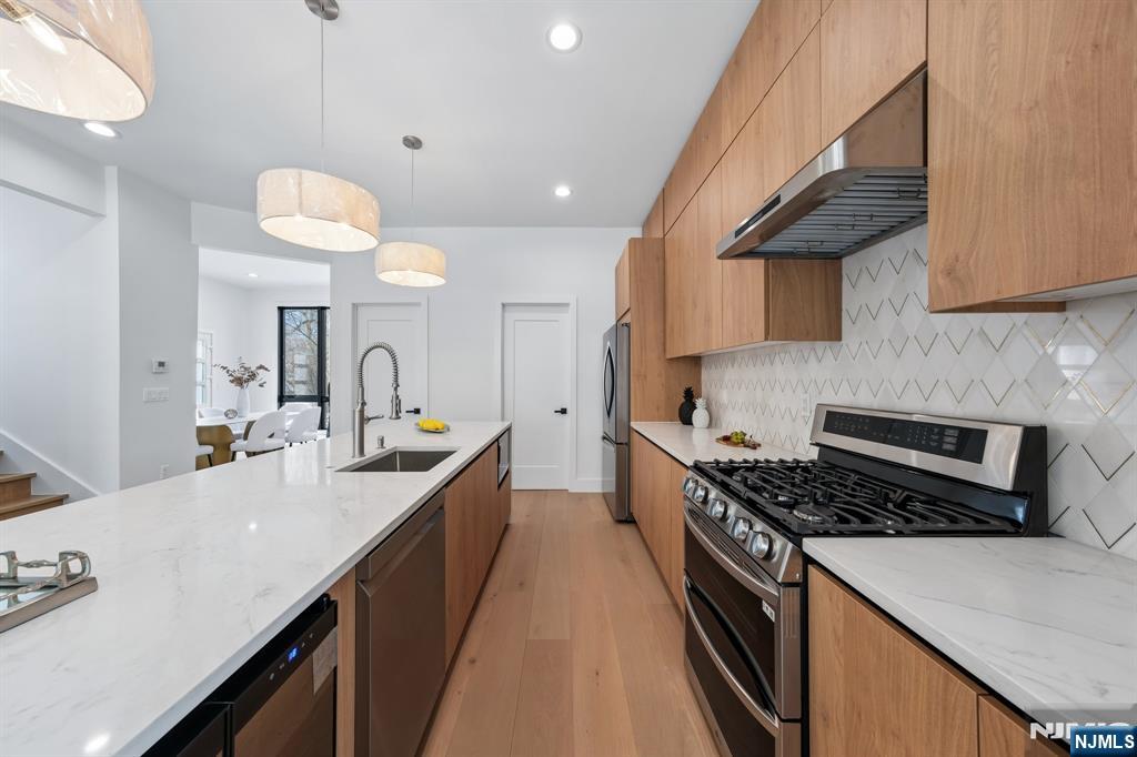 43 Grove Street Tenafly, NJ 07670 - Photo 10 of 37