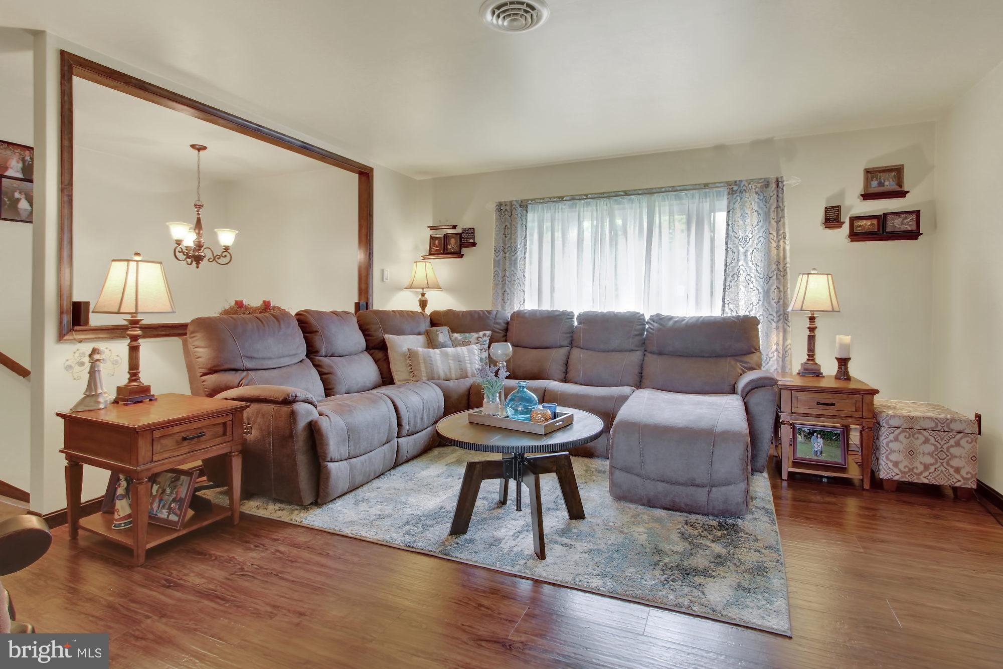 2 Briarcliff Road Elizabethtown, PA 17022 - Photo 2 of 27 Living Room