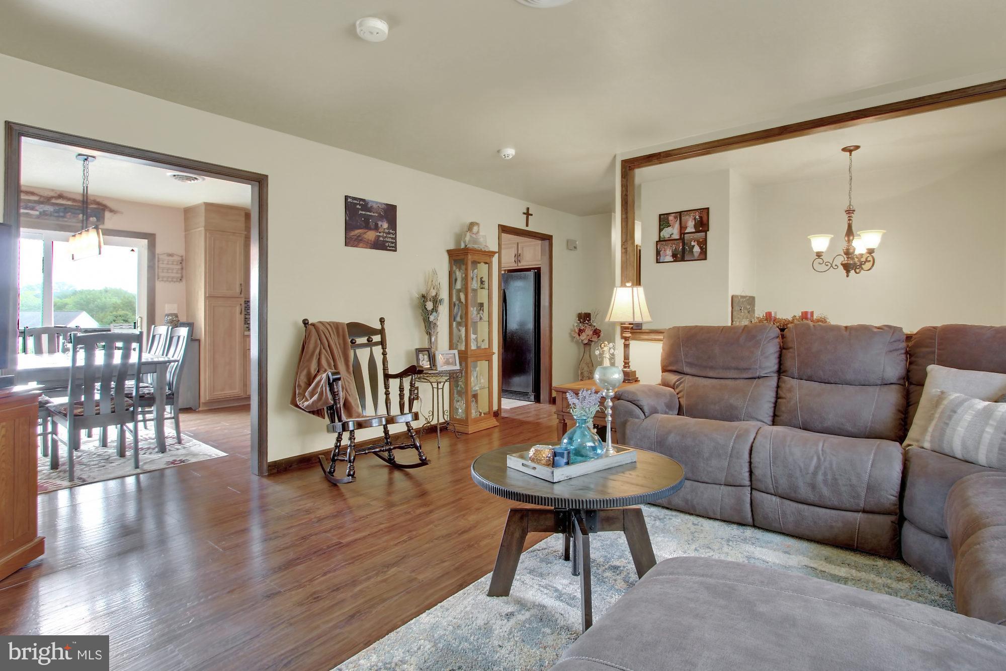 2 Briarcliff Road Elizabethtown, PA 17022 - Photo 3 of 27 Living Room