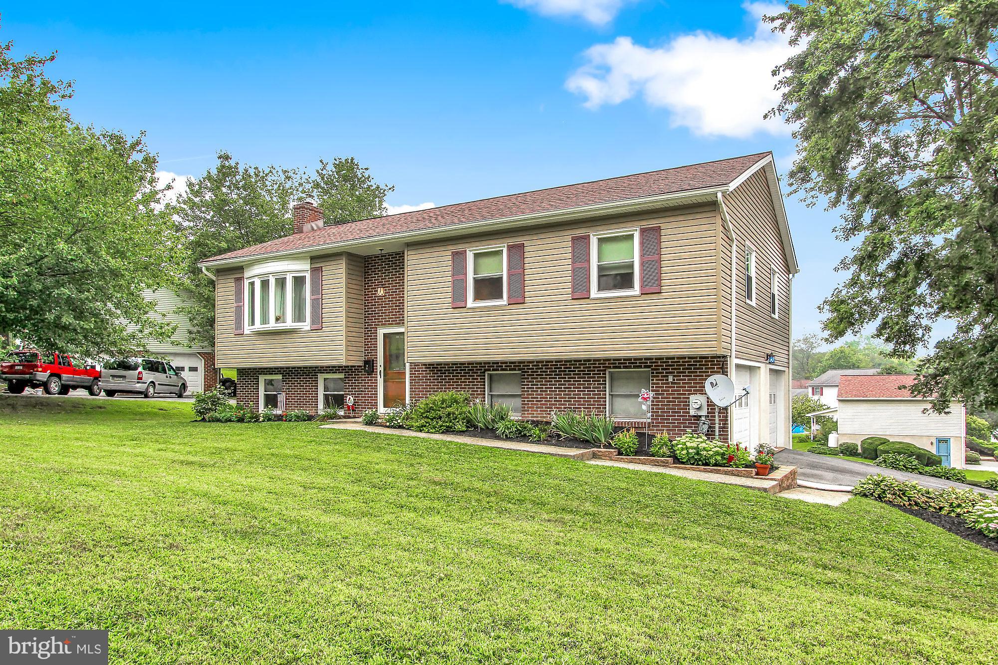 2 Briarcliff Road Elizabethtown, PA 17022 - Photo 27 of 27 Front