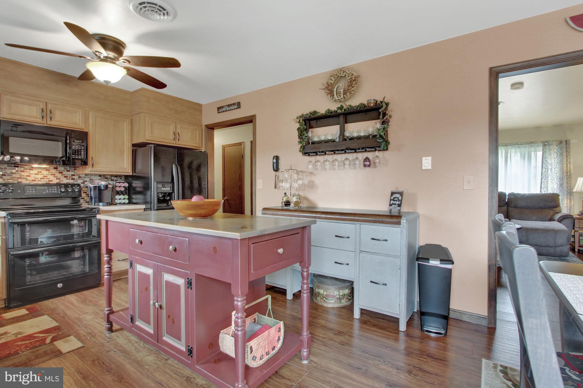 2 Briarcliff Road Elizabethtown, PA 17022 - Photo 6 of 27 Kitchen