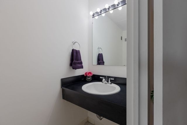 $918,000 | 85 East India Row, Unit 16C, Boston, MA 02110