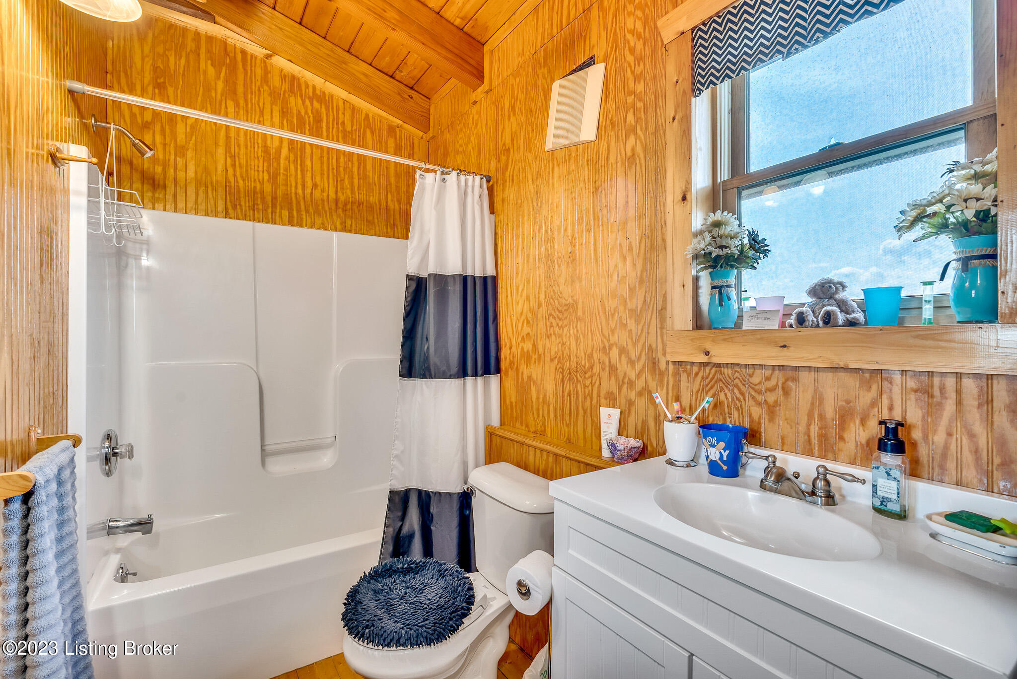 5669 Plum Run Road Bloomfield, KY 40008 - Photo 40 of 60 Upstairs Bathroom