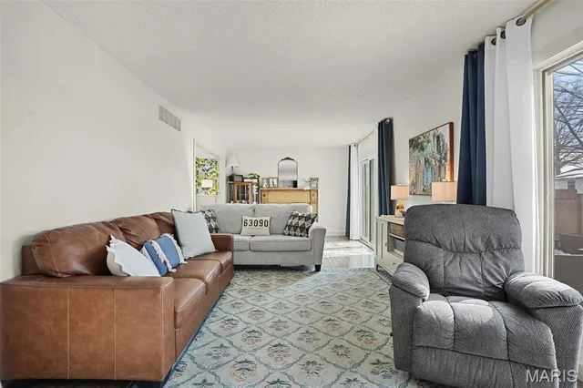 $315,000 | 51 Berkshire Drive, Washington, MO 63090