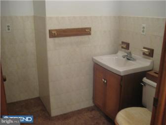 132 Kelly Driver Road Clementon, NJ 08021 - Photo 7 of 12 Bathroom