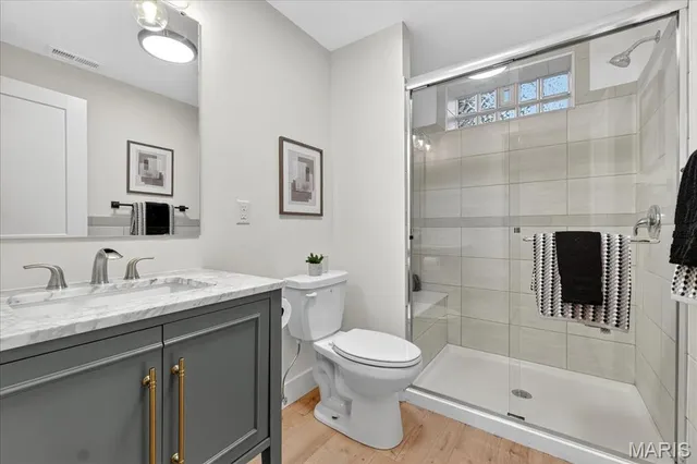 $865,000 | 814 Holland Avenue, Webster Groves, MO 63119