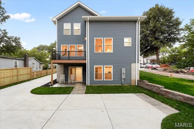 $865,000 | 814 Holland Avenue, Webster Groves, MO 63119