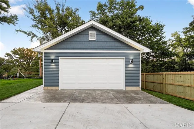 $865,000 | 814 Holland Avenue, Webster Groves, MO 63119