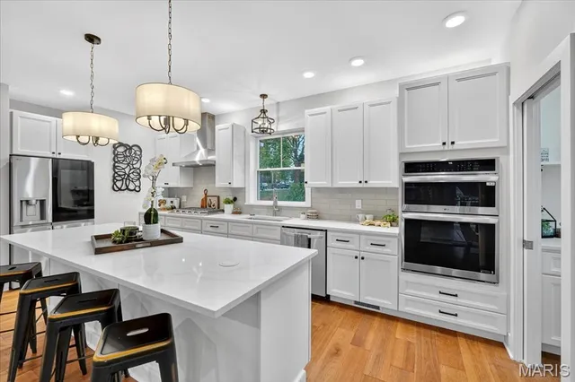 $865,000 | 814 Holland Avenue, Webster Groves, MO 63119