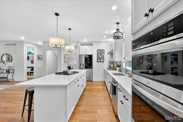 $865,000 | 814 Holland Avenue, Webster Groves, MO 63119