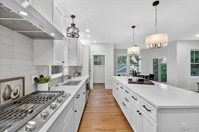 $865,000 | 814 Holland Avenue, Webster Groves, MO 63119