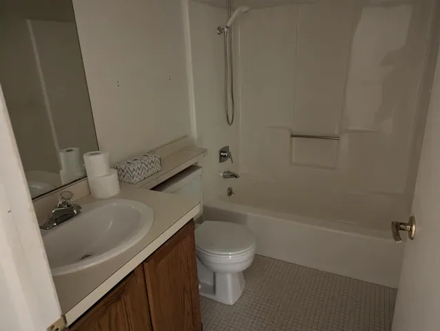 $139,900 | 32080 Grand River Avenue, Unit 81, Farmington, MI 48336