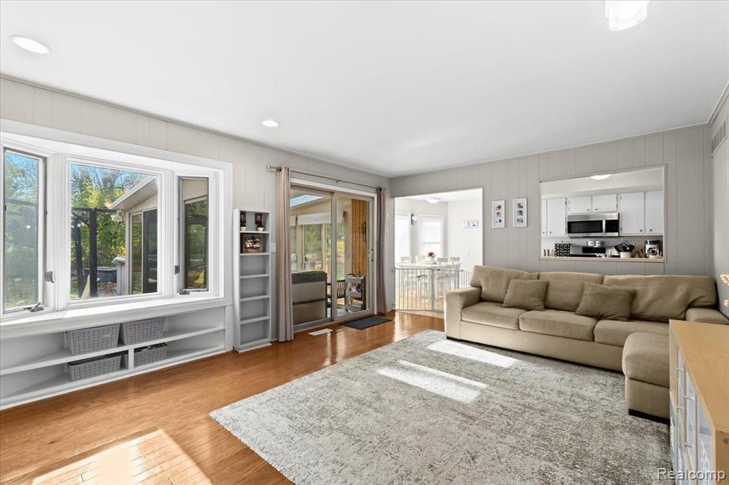33737 Old Timber Road Farmington Hills, MI 48331 - Photo 16 of 33 Gallery Image 16