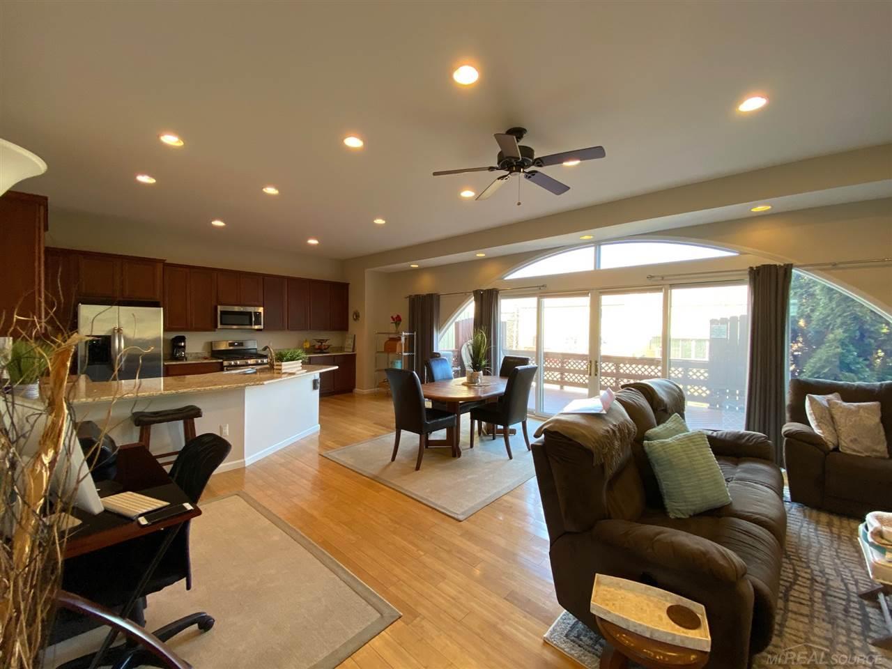 2223 Crystal Drive Rochester, MI 48309 - Photo 4 of 21 50005047-3.JPG