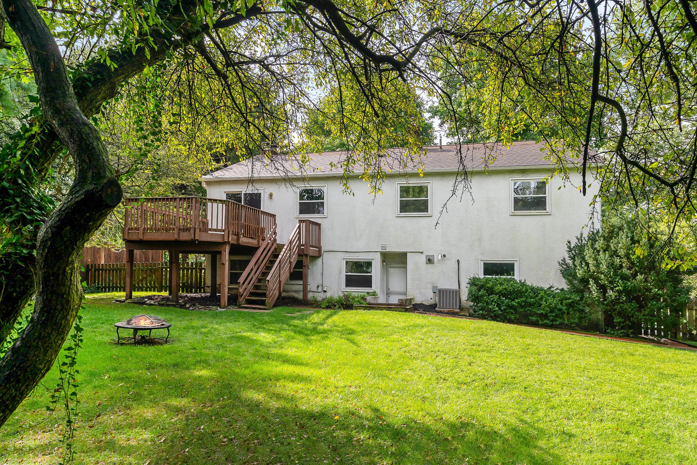 2654 Lane Road Columbus, OH 43220 - Photo 28 of 33 Back Exterior
