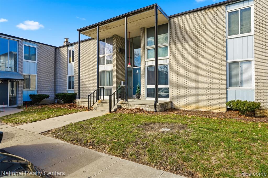4030 West 13 Mile Road, Unit J2 Royal Oak, MI 48073 - Photo 1 of 11